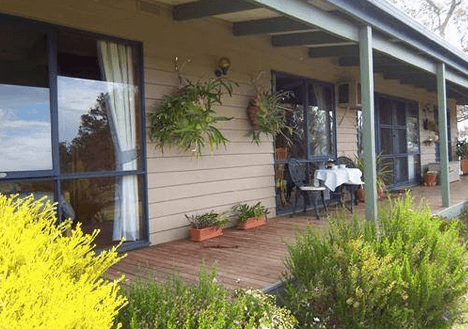 Robyn's Nest Country Cottages – Mansfield and Lake Eildon (High Country) Dog friendly accommodation VIC